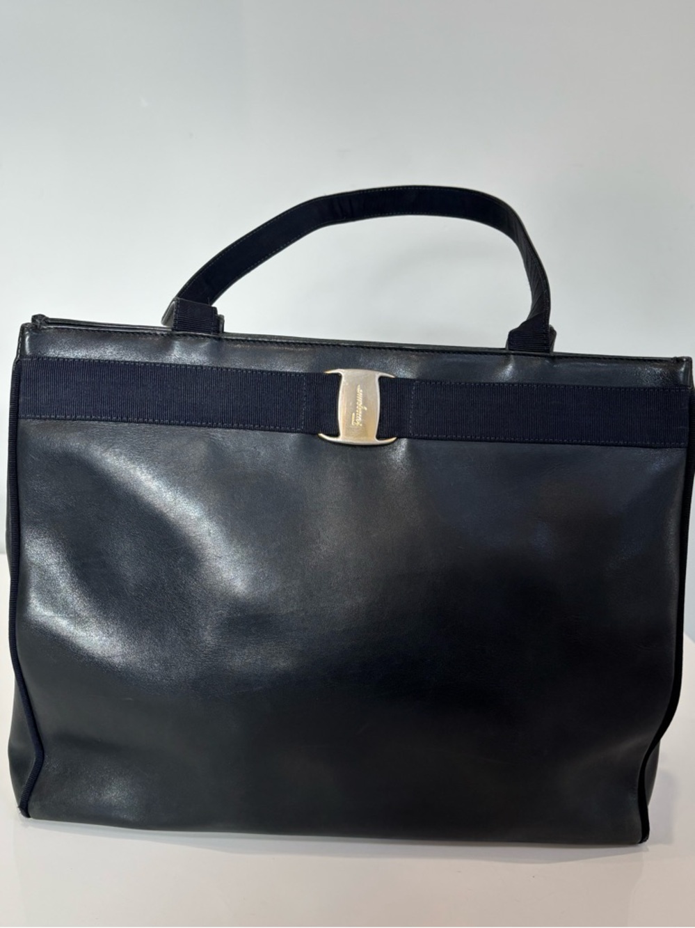 Salvatore Ferragamo Navy Leather Vara Bow Tote Bag Gancini Gold Hardware Italy - Picture 2 of 8